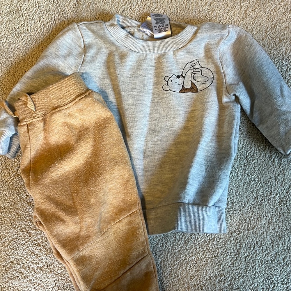 Sweatshirt and sweatpants set